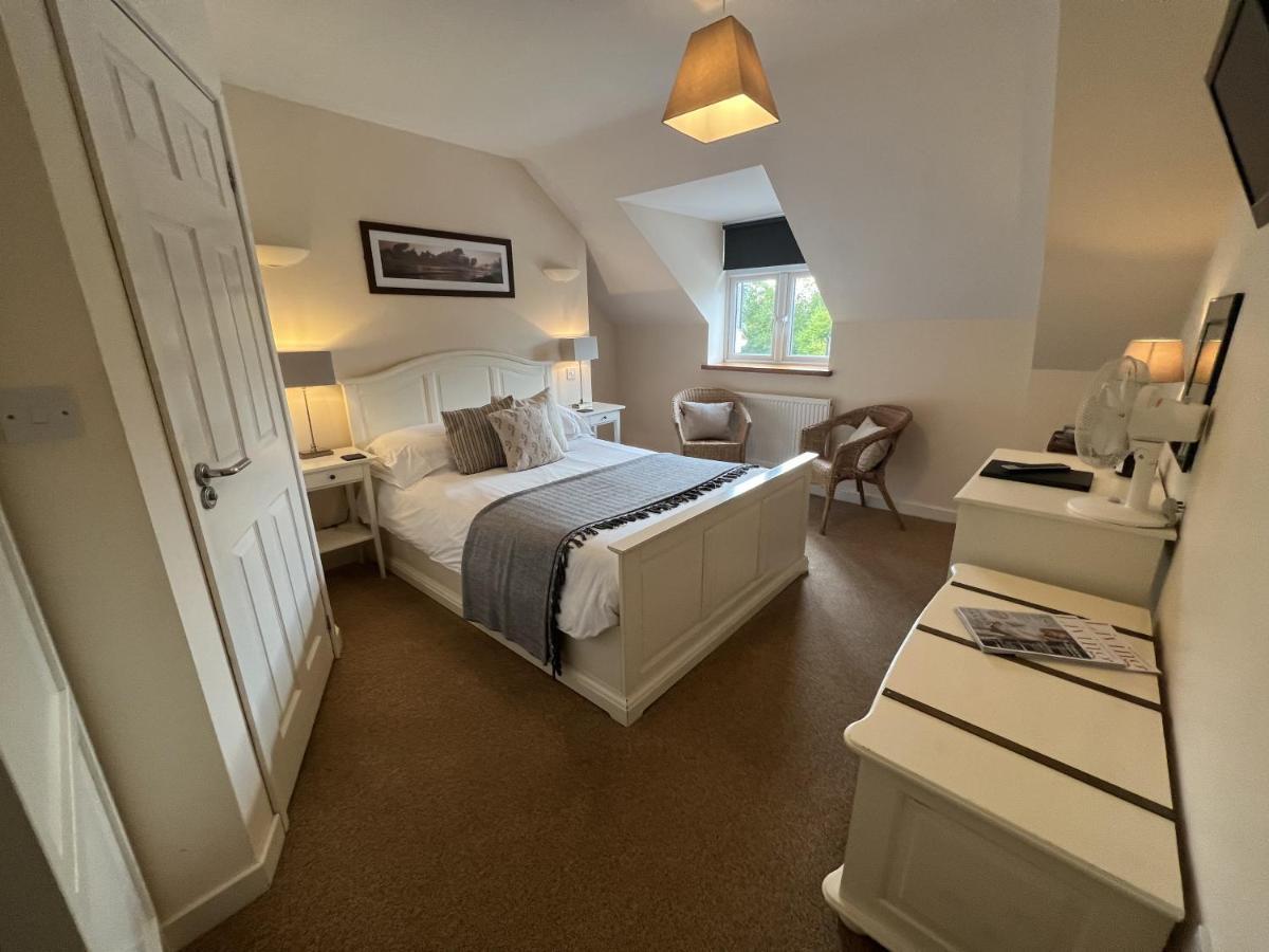 The Foxham Hotel Chippenham  Bagian luar foto